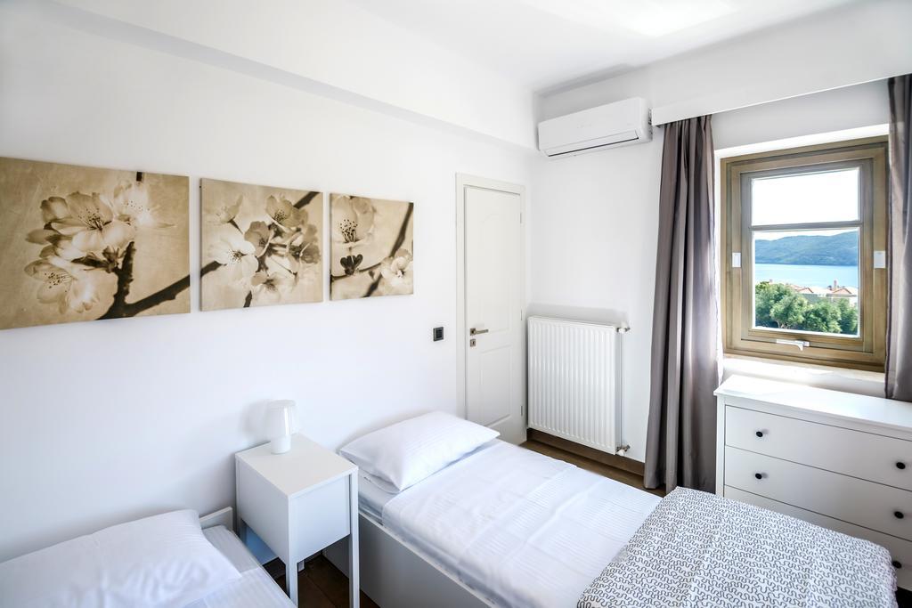 White Villas Каравомилос Екстериор снимка
