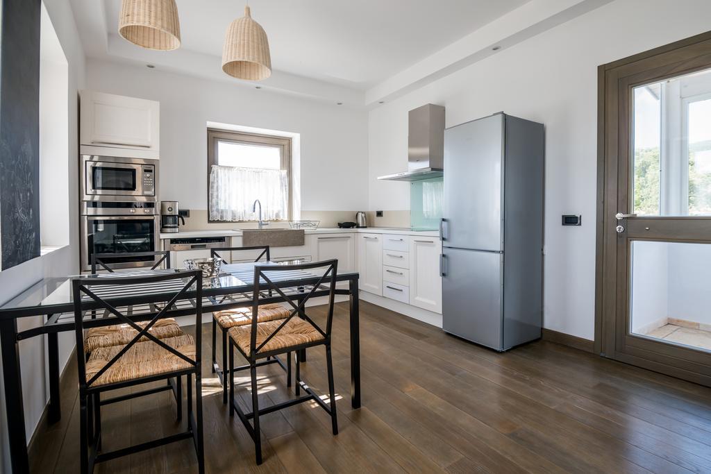White Villas Каравомилос Екстериор снимка